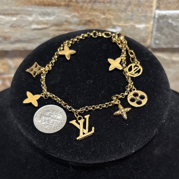 Gorgeous Gold LV Charm Bracelet - Picture 6 of 6